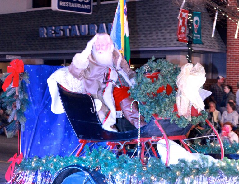 Kilmarnock lighted christmas parade santa in sleigh Virginia's River