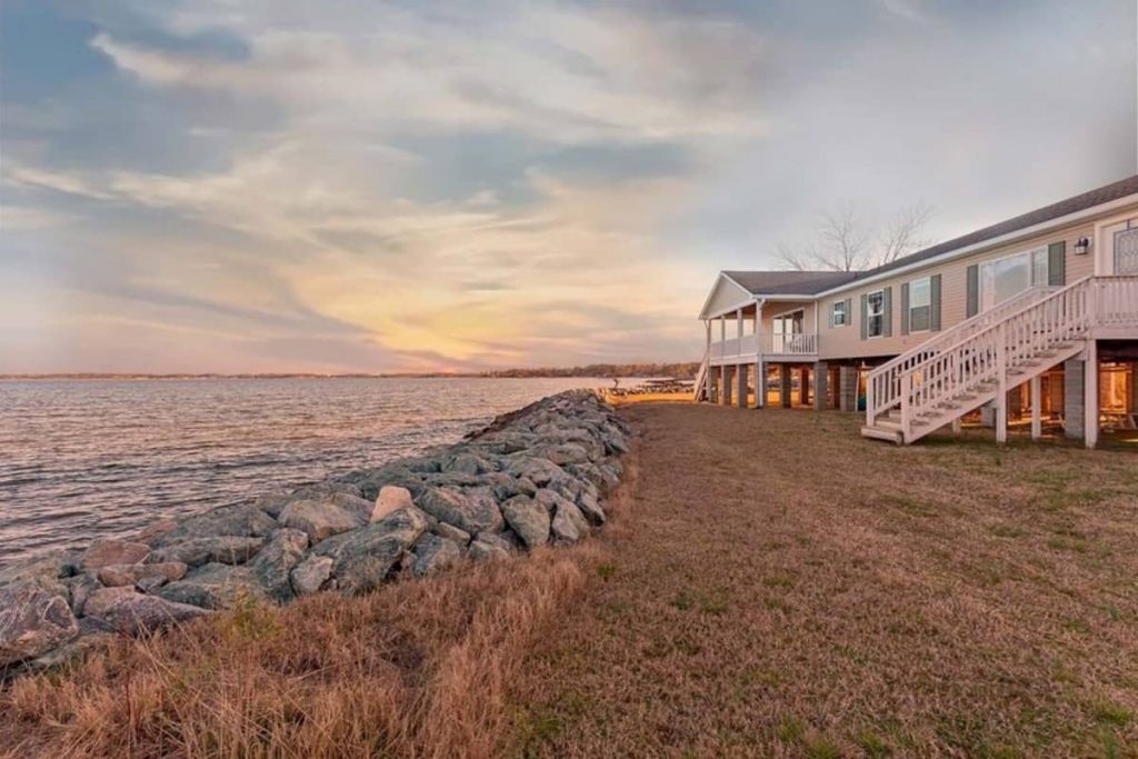 Waterfront Rentals & AirBnbs on the Rappahannock River & Chesapeake Bay